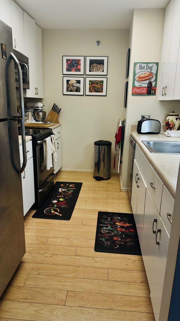 Chicago, Illinois 60611, United States, 2 Bedrooms Bedrooms, ,2 BathroomsBathrooms,Residential,Active,216251