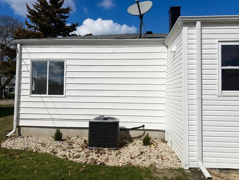 Tiny photo for 3032 Gladstone Avenue, Rockford, IL 61101 (MLS # 12605416)