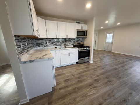 Tiny photo for 3032 Gladstone Avenue, Rockford, IL 61101 (MLS # 12605416)