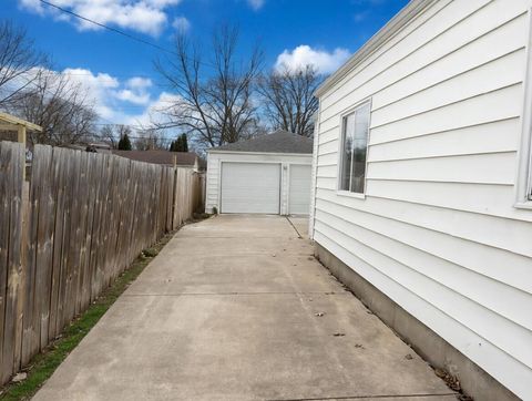 Tiny photo for 3032 Gladstone Avenue, Rockford, IL 61101 (MLS # 12605416)