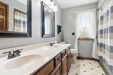 Tiny photo for 305 Anne Court, Prospect Heights, IL 60070 (MLS # 12623619)