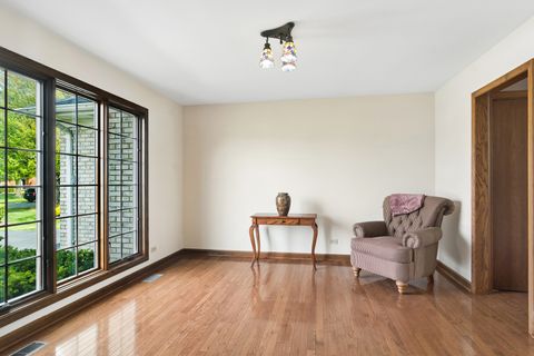 Tiny photo for 305 Anne Court, Prospect Heights, IL 60070 (MLS # 12623619)