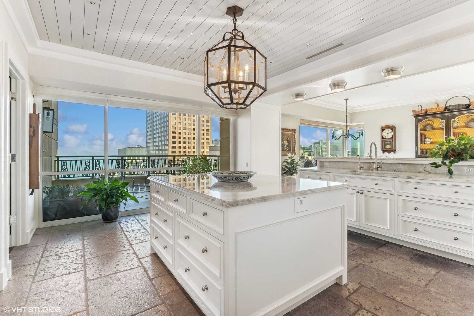 800 N MICHIGAN Avenue 3501