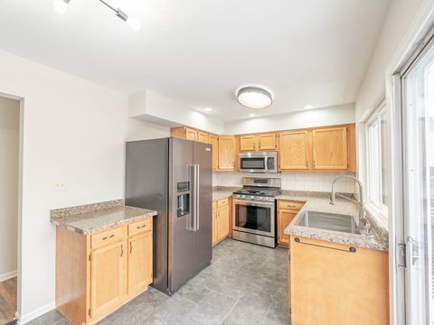 Tiny photo for 1933 Williamsburg Drive, Hoffman Estates, IL 60169 (MLS # 12529638)