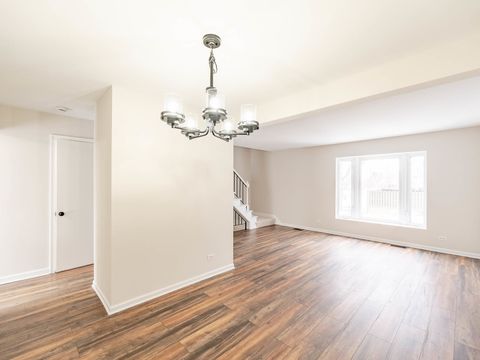 Tiny photo for 1933 Williamsburg Drive, Hoffman Estates, IL 60169 (MLS # 12529638)