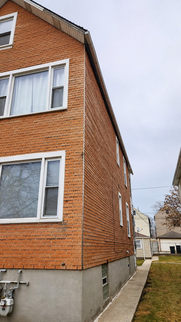 8233 S Escanaba Avenue