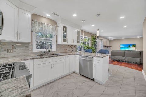 Tiny photo for 256 E Fox Hill Drive, Buffalo Grove, IL 60089 (MLS # 12754602)
