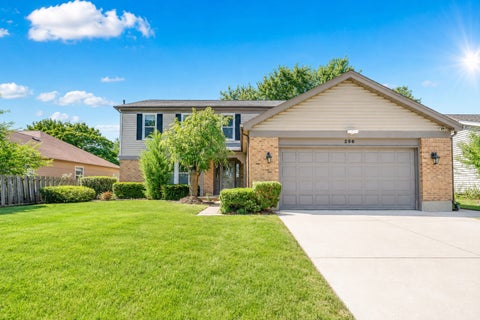 Photo of 256 E Fox Hill Drive, Buffalo Grove, IL 60089 (MLS # 12754602)