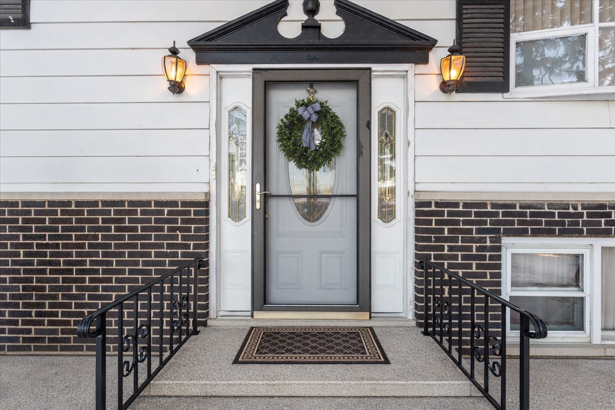 17W645 Lorraine Avenue