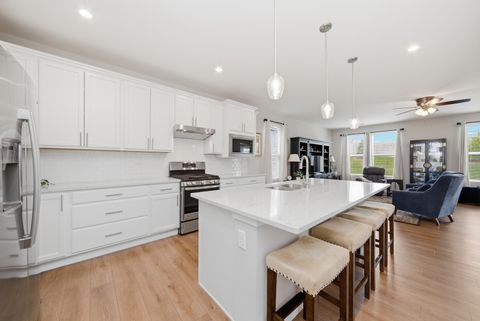 Tiny photo for 3203 Sweetgrass Circle, Aurora, IL 60503 (MLS # 12600214)