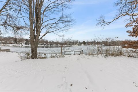 Tiny photo for 338 Hiawatha Drive, Lake In The Hills, IL 60156 (MLS # 12525453)