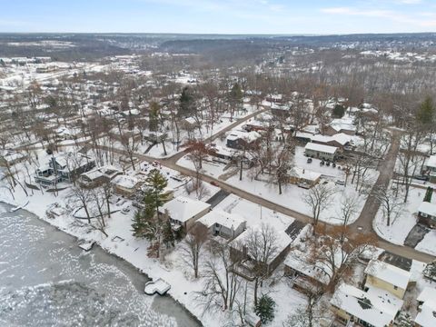 Tiny photo for 338 Hiawatha Drive, Lake In The Hills, IL 60156 (MLS # 12525453)