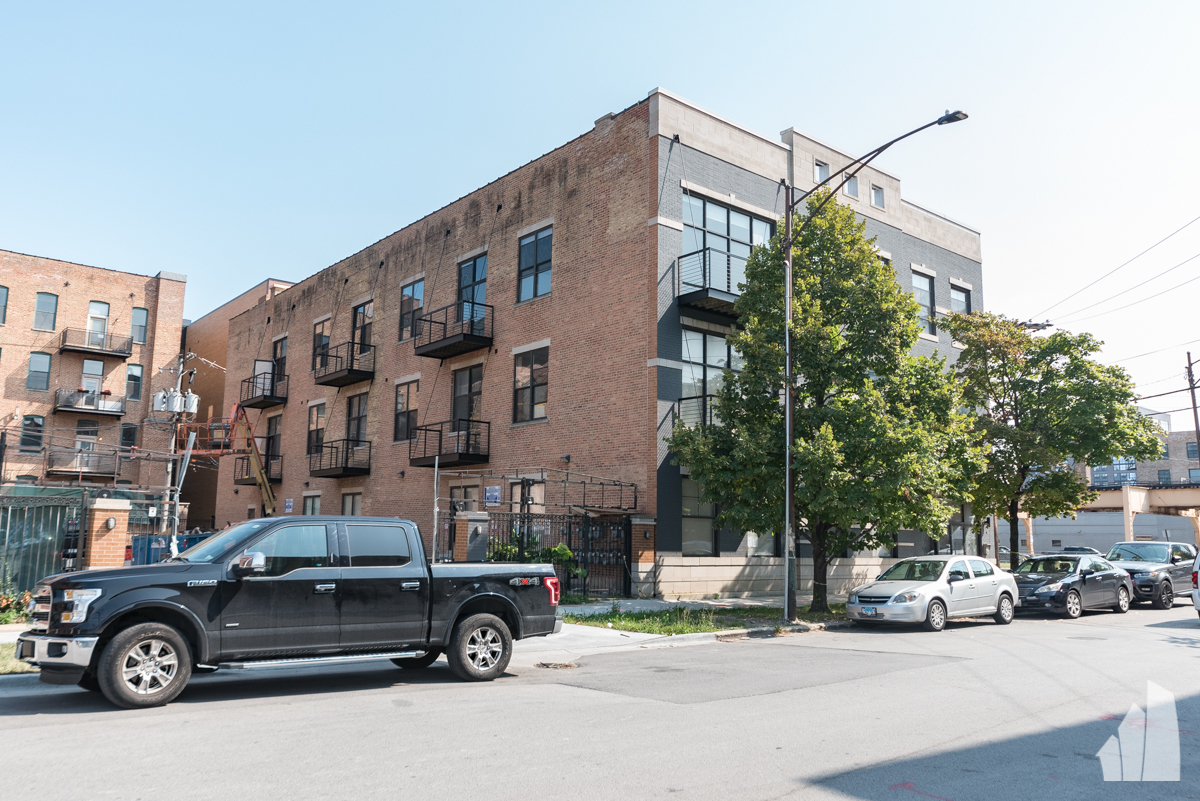 213 N Racine Avenue 303