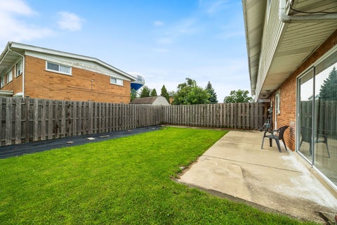 Tiny photo for 8837 Robin Drive, Des Plaines, IL 60016 (MLS # 12727185)