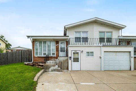 Photo of 8837 Robin Drive, Des Plaines, IL 60016 (MLS # 12727185)