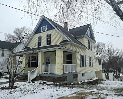 Photo of 916 S Hennepin Avenue, Dixon, IL 61021 (MLS # 12538277)