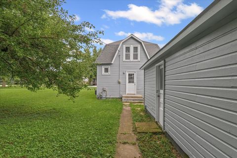 Tiny photo for 322 E Spruce Street, Paxton, IL 60957 (MLS # 12417182)