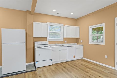 Tiny photo for 322 E Spruce Street, Paxton, IL 60957 (MLS # 12417182)
