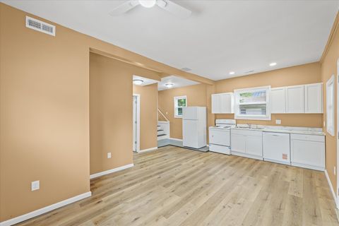 Tiny photo for 322 E Spruce Street, Paxton, IL 60957 (MLS # 12417182)