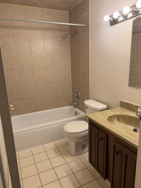 Tiny photo for 227 Lakeshore Lane, Bloomingdale, IL 60108 (MLS # 12726893)