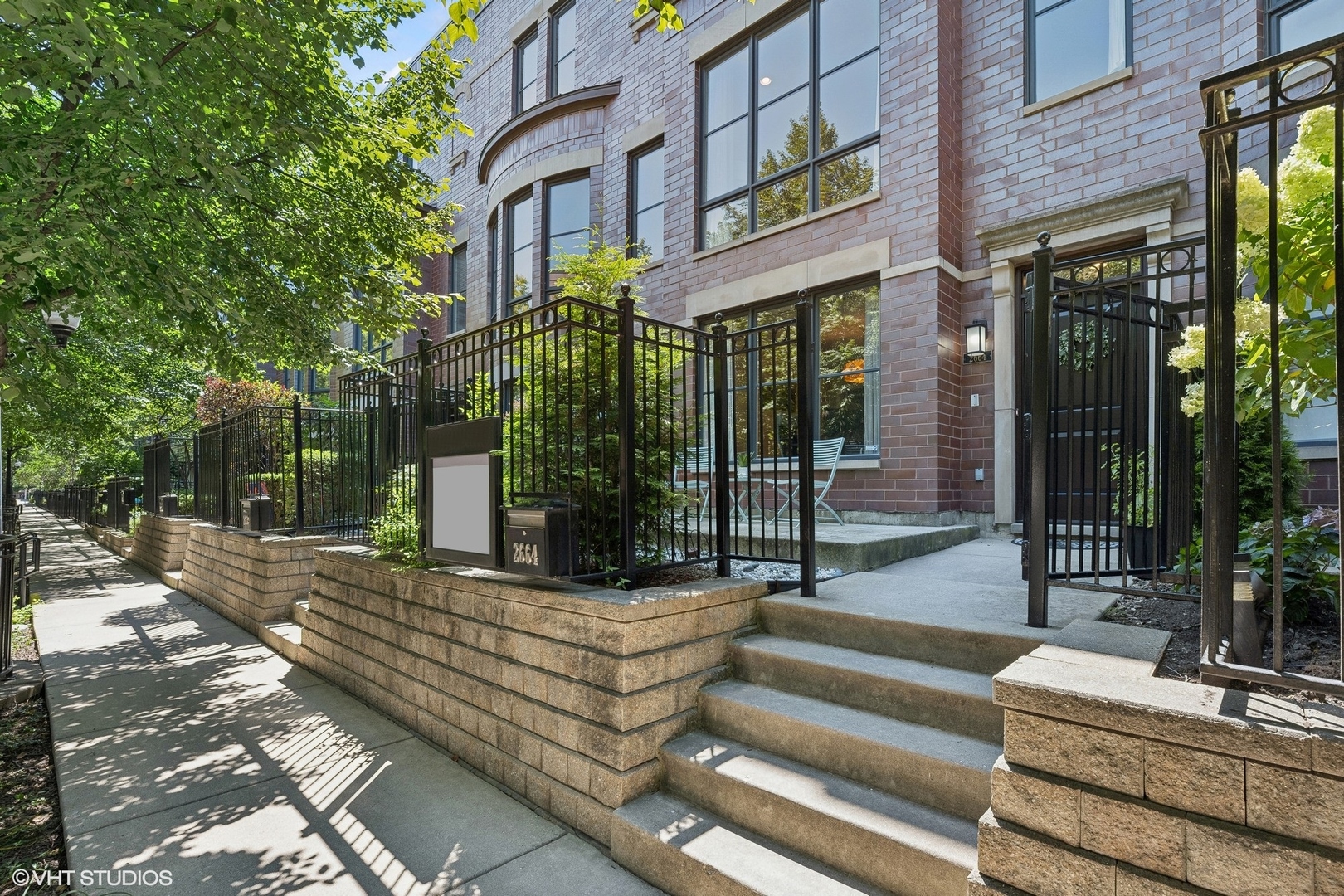 View Chicago, IL 60614 townhome