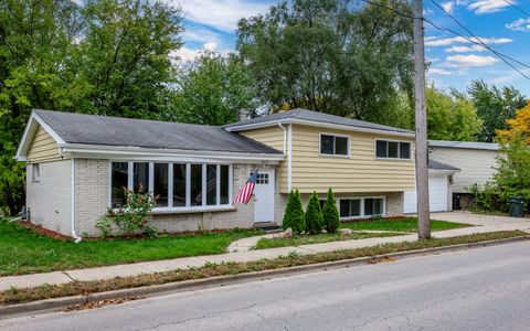 Tiny photo for 8717 Gross Point Road, Skokie, IL 60077 (MLS # 12502575)