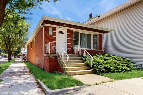 Photo of 2701 S Hillock Avenue, Chicago, IL 60608 (MLS # 12548757)