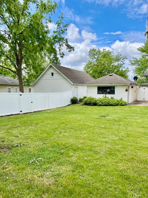 Tiny photo for 504 9th Street, Lasalle, IL 61301 (MLS # 12372469)