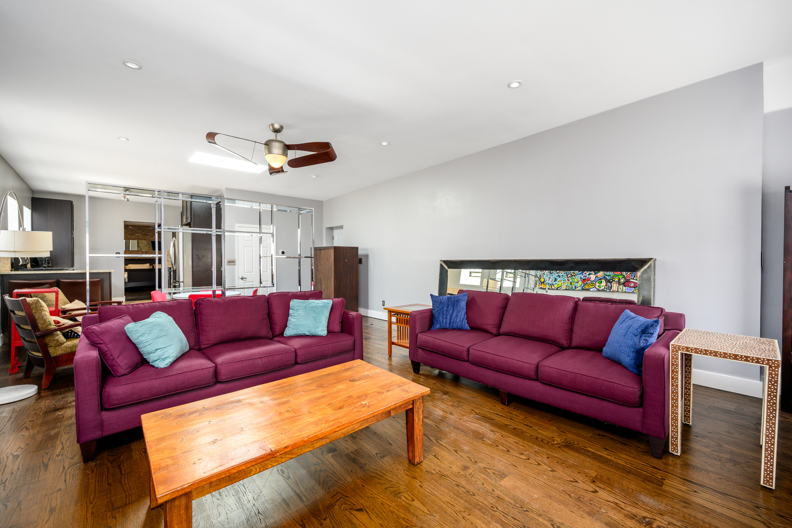 1646 W BLACKHAWK Street