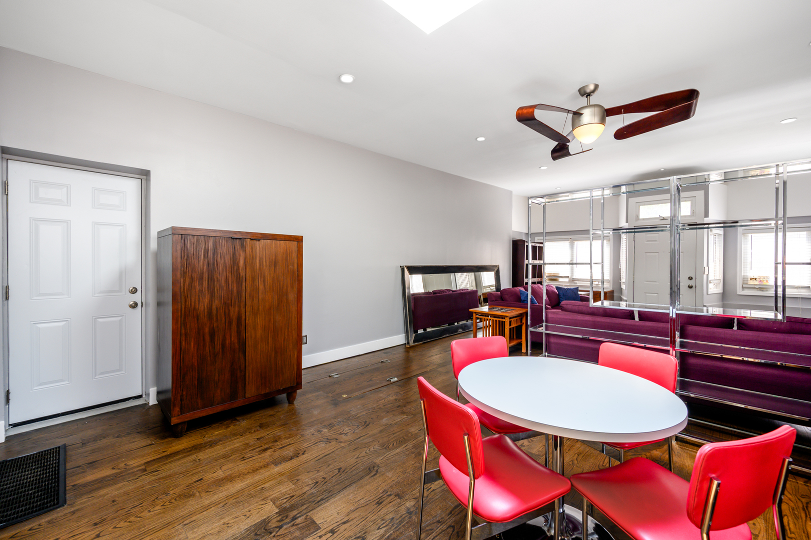 1646 W BLACKHAWK Street