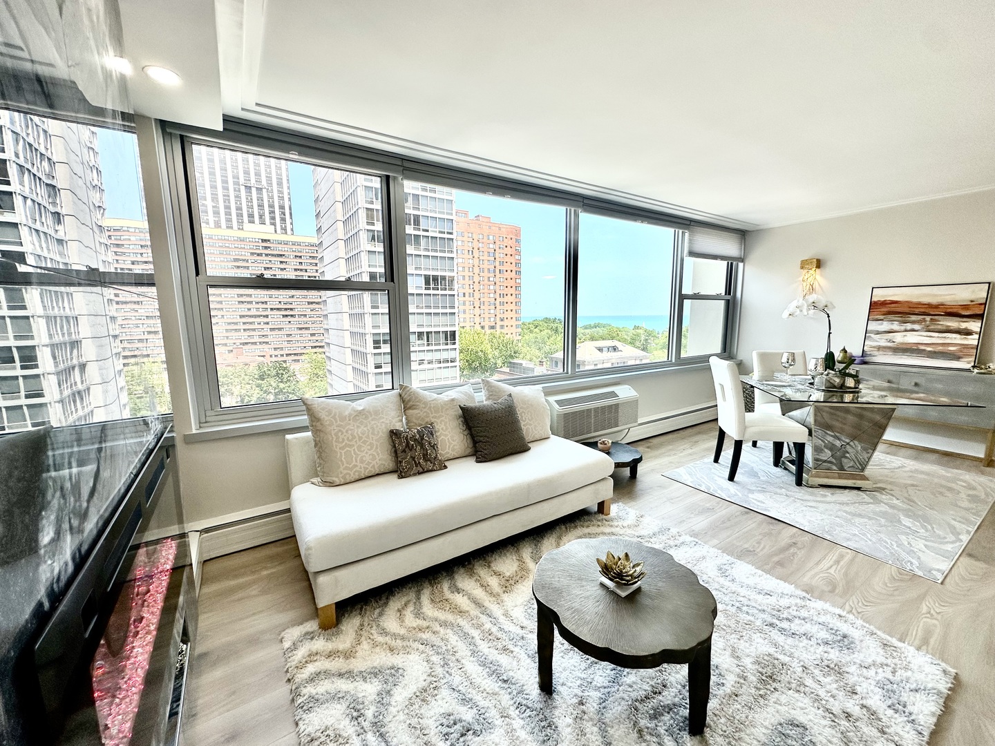 336 W Wellington Avenue 1002