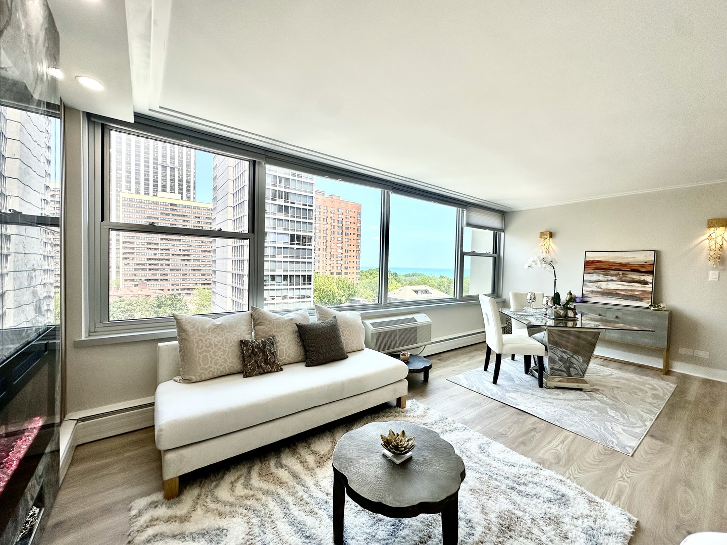 336 W Wellington Avenue 1002