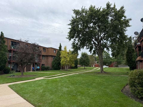 Tiny photo for 495 Mchenry Road #1B, Wheeling, IL 60090 (MLS # 12764446)