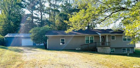 Photo of 744 CARDINAL Road, Carbondale, IL 62901 (MLS # EB459787)