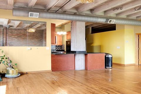 Tiny photo for 809 E 40th Street #4-4, Chicago, IL 60653 (MLS # 12445427)