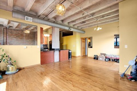 Tiny photo for 809 E 40th Street #4-4, Chicago, IL 60653 (MLS # 12445427)