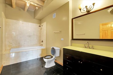 Tiny photo for 809 E 40th Street #4-4, Chicago, IL 60653 (MLS # 12445427)