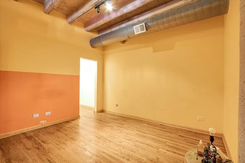 Tiny photo for 809 E 40th Street #4-4, Chicago, IL 60653 (MLS # 12445427)