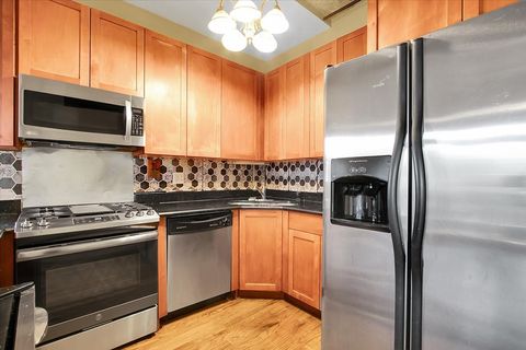Tiny photo for 809 E 40th Street #4-4, Chicago, IL 60653 (MLS # 12445427)