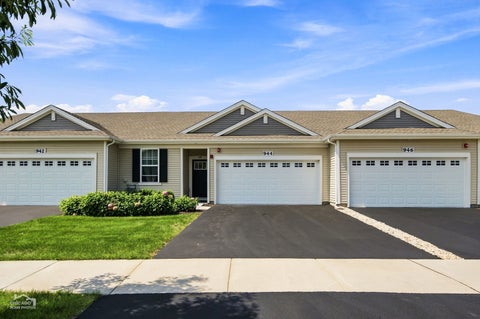 Photo of 944 Darwin Street, North Aurora, IL 60542 (MLS # 12739188)