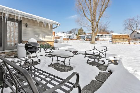 Tiny photo for 739 DELPHIA Avenue, Elk Grove Village, IL 60007 (MLS # 12532484)