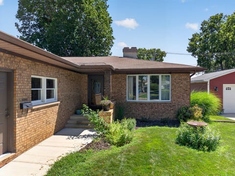 Tiny photo for 802 Adams Street, Ottawa, IL 61350 (MLS # 12717146)