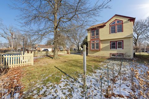 Tiny photo for 240 N Willow Road, Elmhurst, IL 60126 (MLS # 12471171)