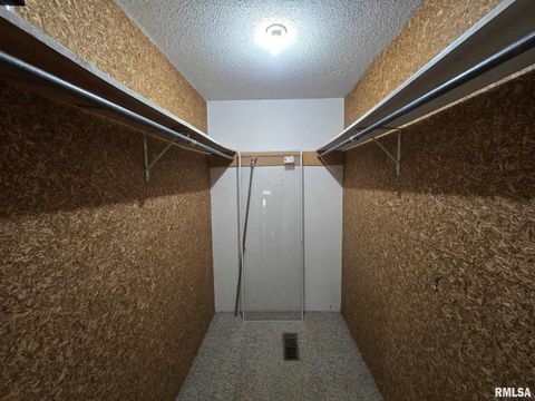 Tiny photo for 108 MOCKINGBIRD Lane, Woodlawn, IL 62898 (MLS # EB459711)