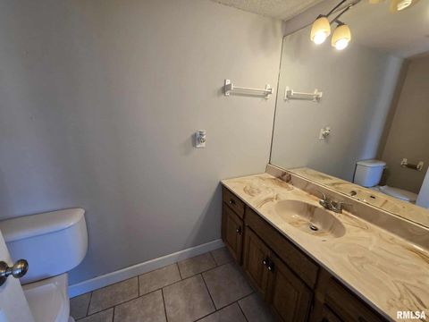 Tiny photo for 108 MOCKINGBIRD Lane, Woodlawn, IL 62898 (MLS # EB459711)