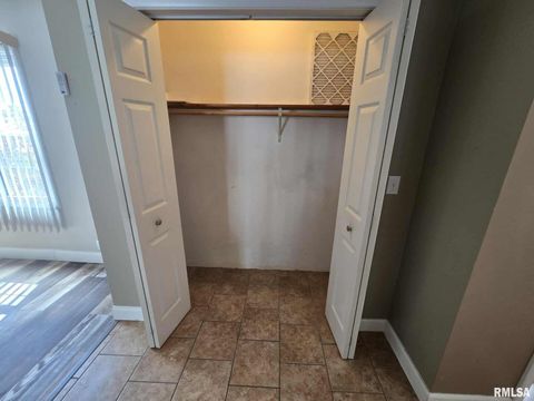 Tiny photo for 108 MOCKINGBIRD Lane, Woodlawn, IL 62898 (MLS # EB459711)