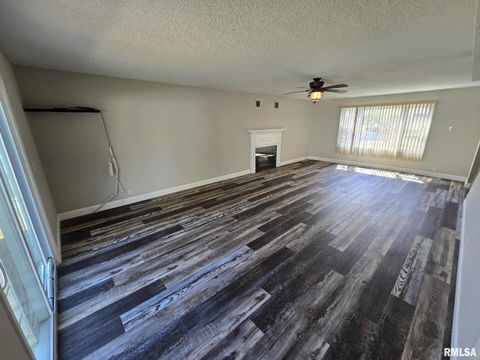 Tiny photo for 108 MOCKINGBIRD Lane, Woodlawn, IL 62898 (MLS # EB459711)