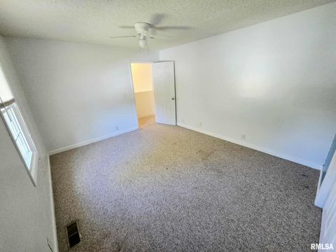 Tiny photo for 108 MOCKINGBIRD Lane, Woodlawn, IL 62898 (MLS # EB459711)