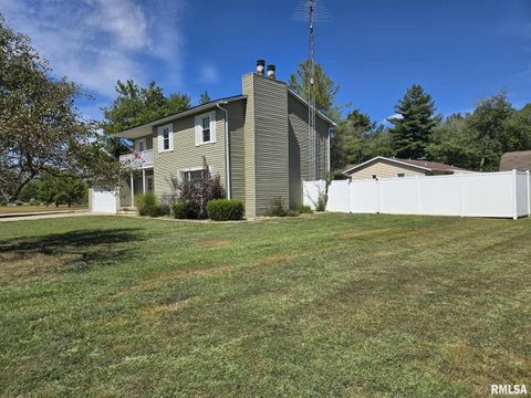 Tiny photo for 108 MOCKINGBIRD Lane, Woodlawn, IL 62898 (MLS # EB459711)