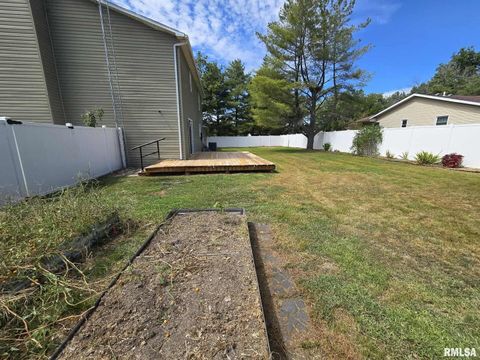 Tiny photo for 108 MOCKINGBIRD Lane, Woodlawn, IL 62898 (MLS # EB459711)